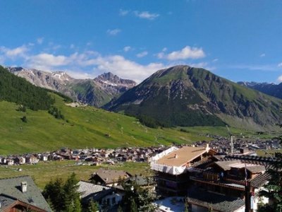Pohled z okna apartmánu na cetrum Livigna
