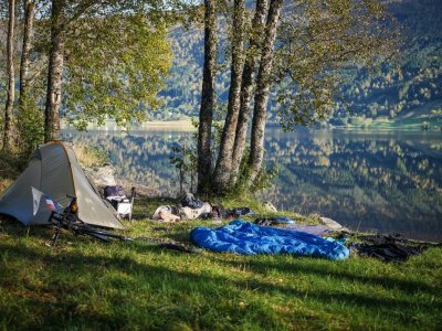 Typický bivak u jednoho z fjordů / foto: La Trottineuse