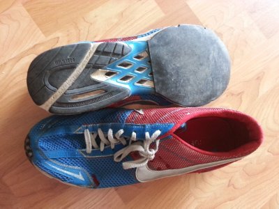 Závodní nízké běžecké boty na asfaltové preťeky - podlepené tenkou gumou