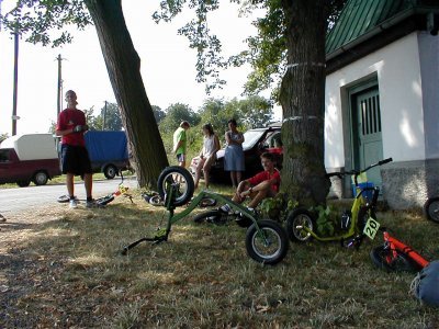 Závodní stroje 2001