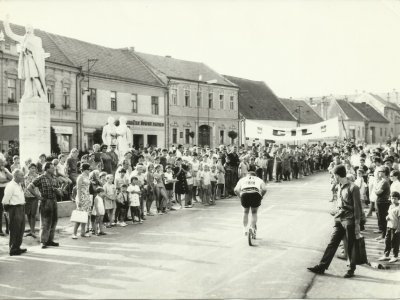 Dojezd jedné z prvních Rallye / foto: JAS Plzeň