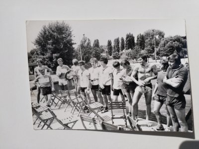 Vyhlášení Rollo ligy 1968 v Praze na Výstavišti - třetá zprava Vendy Koloběh (Václav Viktora), pátý zprava Jarda Honců s brašnou, pak Václav Pospíšil, Václav Rybář a Pepa Mecel