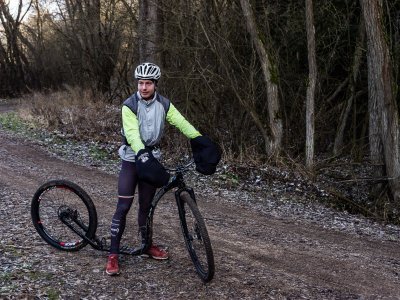 Pelcík a jeho Kickbike Cross 29er v rokli