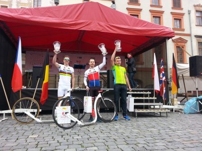 Pódium mužského závod, zleva Pelc, Kulka, Pavel