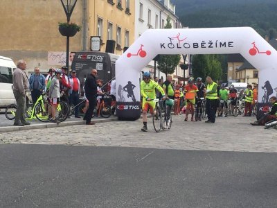 Masarykovo náměstí v centru Jeseníku a na startu americký Němec Hans-Christina Günter v barvách ULTIMY
