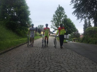 "Tudy jsme před chvilkou jeli nahoru a vůbec nám to nechutnalo - závodníci Ultimy - Michal Kulka, Láďa Bartůněk a Pavel Remeš