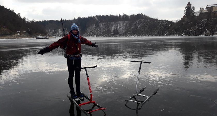 Ideální výbava, bodce u krku a bágl na zádech