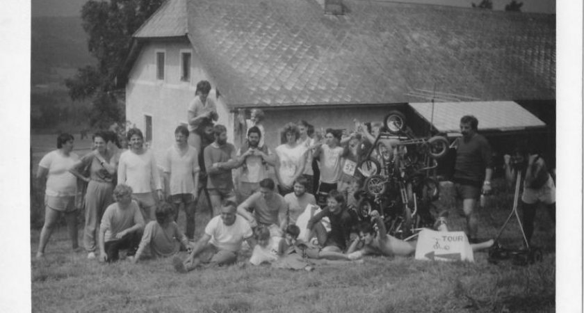 Šindlov, legendární místo koloběžkové historie a zcela vpravo Jirka Dupal, se kterým se zde slavnostně rozloučíme