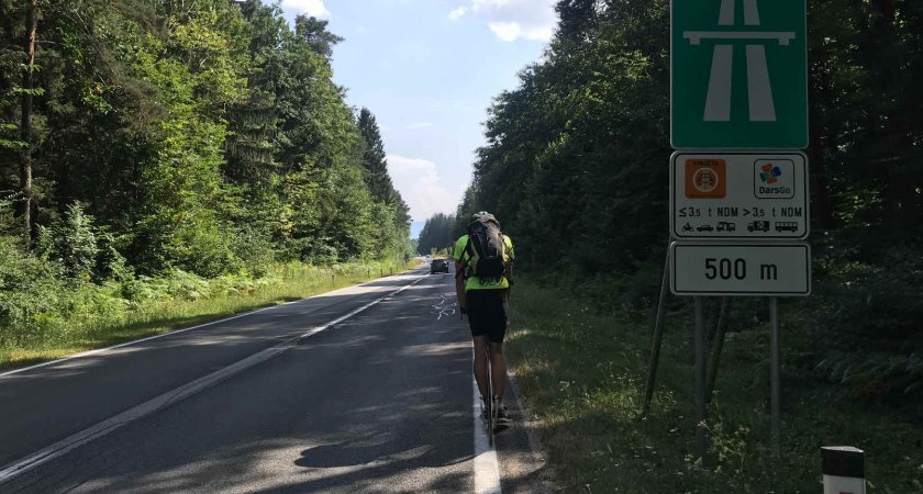 Abychom se vyhnuli kolonám, na dálnici nevjíždíme.