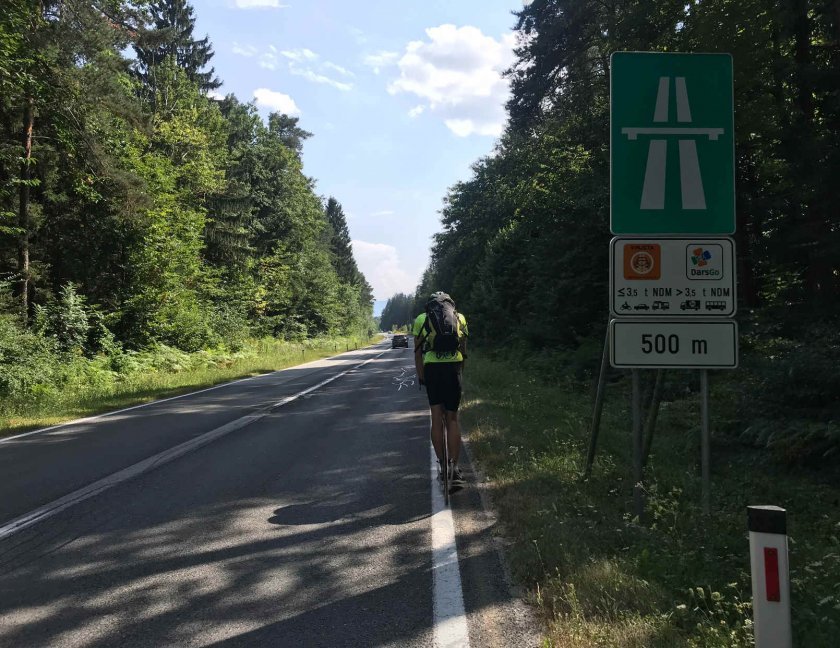 Abychom se vyhnuli kolonám, na dálnici nevjíždíme.