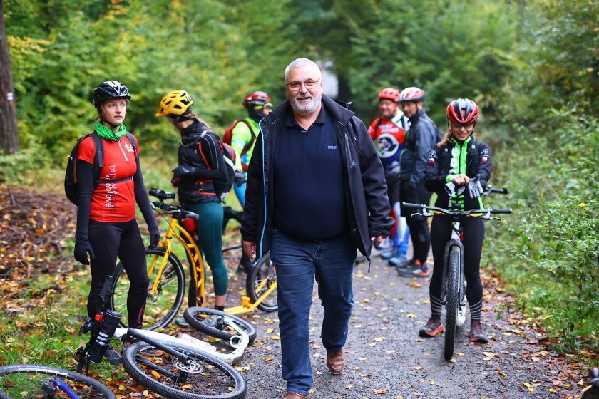 Otec Etapáků Zdeněk Černý odstartoval slavnostně první etapu